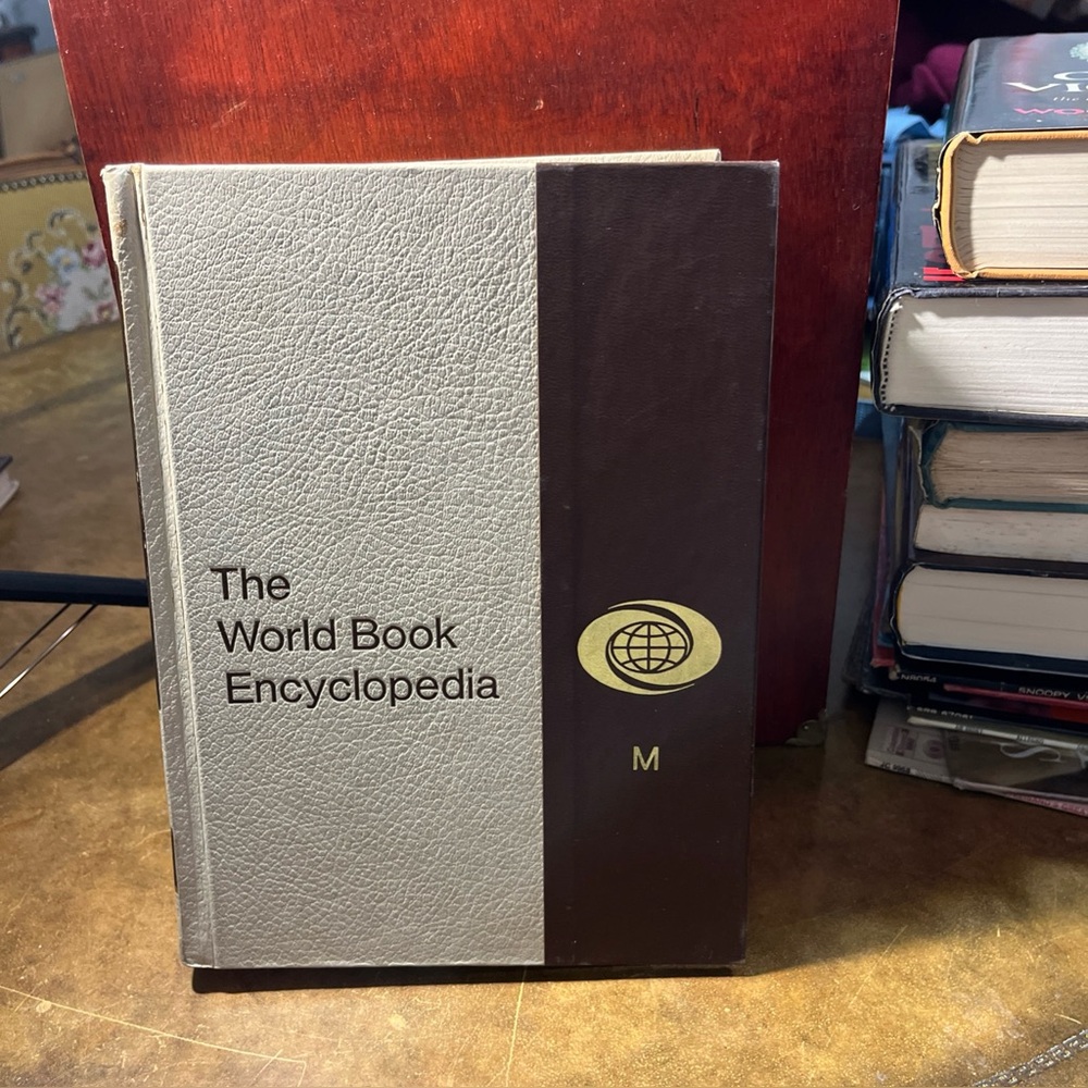 The World Book Encyclopedia 1972 - Volume 5 "M" Letter M - Replacement Hardcover